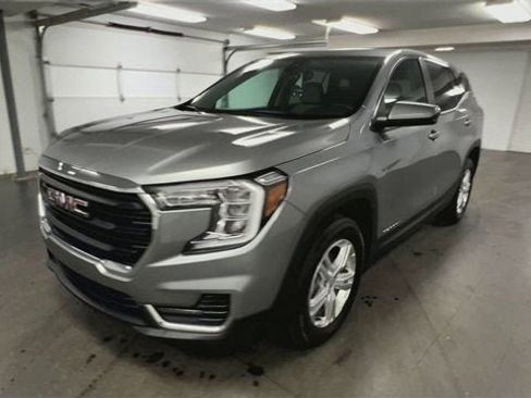 Used 2024 GMC Terrain SLE image 4