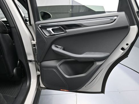 Certified 2023 Porsche Macan S image 26