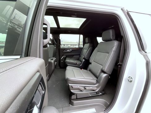 New 2026 GMC Yukon XL Denali w/ Denali Reserve Package AWD/4WD image 19