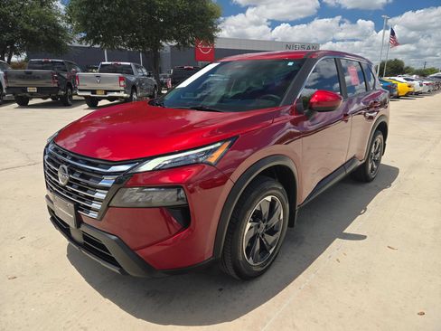 Certified 2025 Nissan Rogue SV FWD image 6