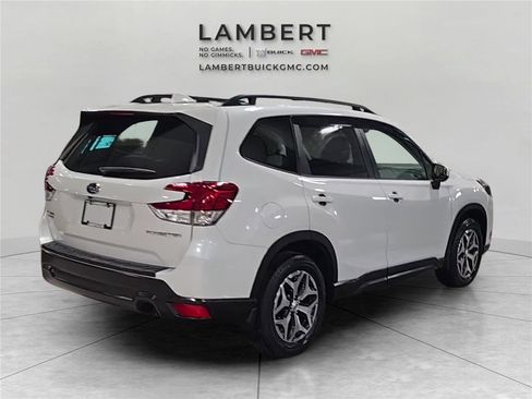 Used 2023 Subaru Forester Premium image 4