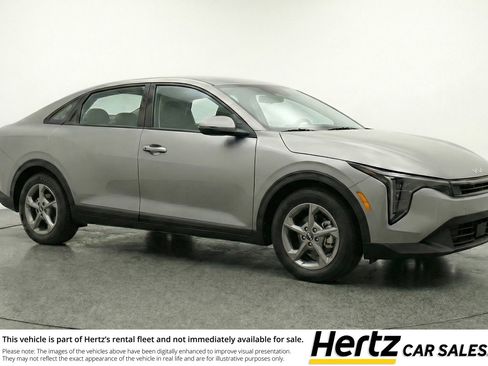 Used 2025 Kia K4 LXS image 1