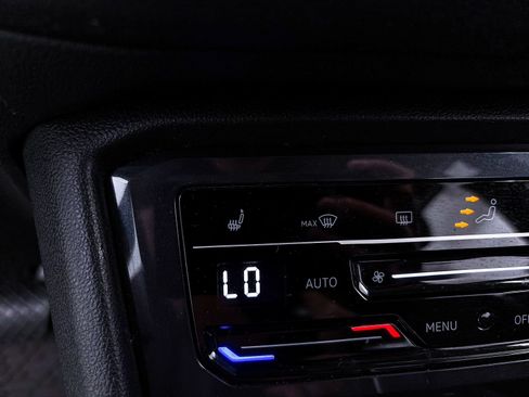 Used 2022 Volkswagen Tiguan SE image 22