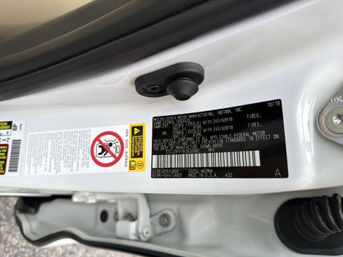 Used 2019 Toyota Highlander XLE image 27