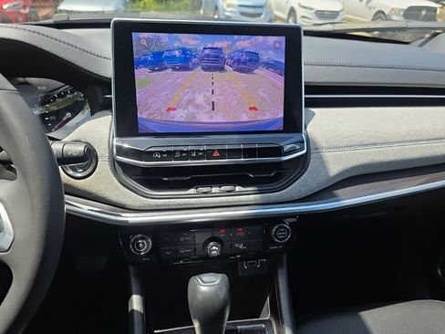 Used 2024 Jeep Compass Latitude image 13