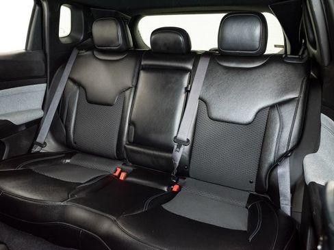 Used 2024 Jeep Compass Latitude AWD/4WD image 19