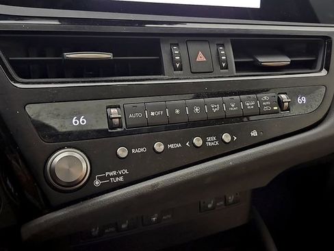 Used 2025 Lexus ES 350 w/ Premium Package image 17