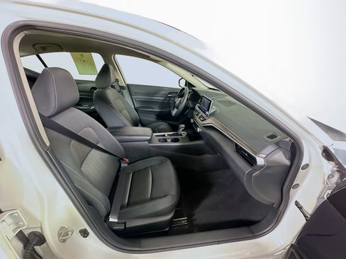 Used 2025 Nissan Altima 2.5 SV image 31