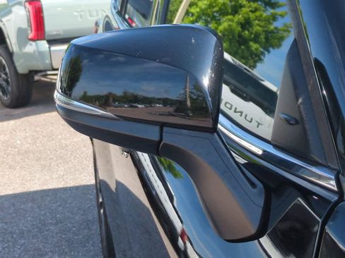 Used 2022 Toyota Highlander XLE FWD image 12