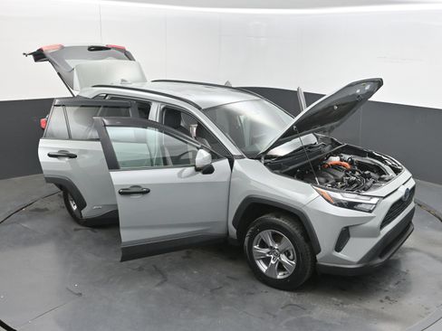 Used 2022 Toyota RAV4 XLE AWD/4WD image 38