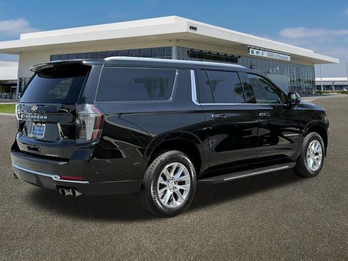 Used 2025 Chevrolet Suburban Premier RWD image 11