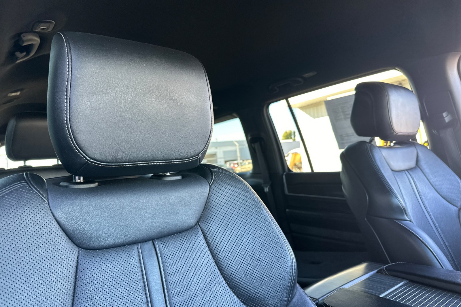 Used 2024 Jeep Wagoneer L Series II w/ Flexible Seating Group AWD/4WD image 19