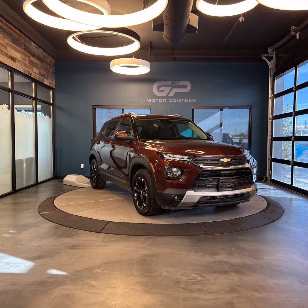 Used 2022 Chevrolet TrailBlazer LT FWD image 1