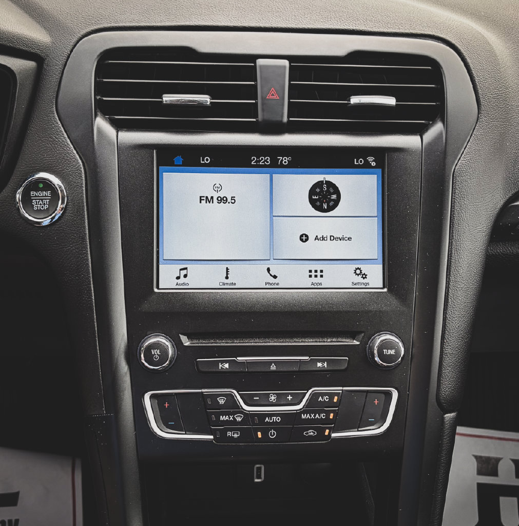 Used 2018 Ford Fusion SE w/ Equipment Group 601A FWD image 13