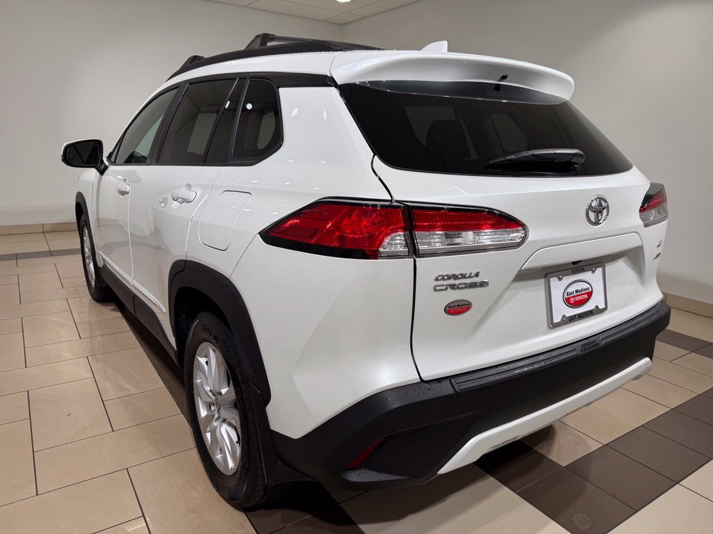 Certified 2023 Toyota Corolla Cross LE AWD/4WD image 3