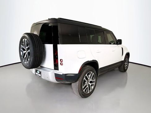 Used 2025 Land Rover Defender 110 S AWD/4WD image 5