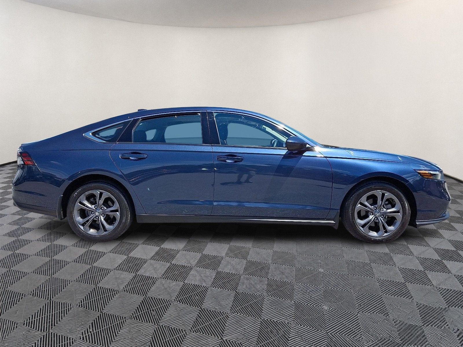 Used 2023 Honda Accord EX image 7