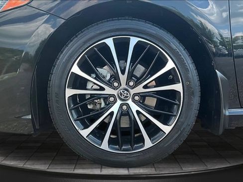 Used 2018 Toyota Camry SE w/ Moonroof Package FWD image 32