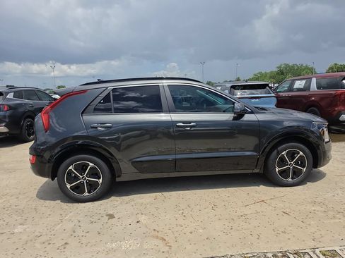 New 2026 Kia Niro FWD image 9