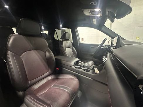 Used 2025 Honda Pilot Black Edition image 17