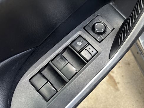Used 2021 Toyota RAV4 XLE FWD image 13