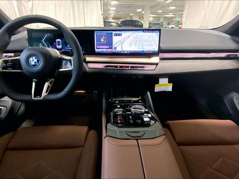 New 2026 BMW 550e xDrive w/ Executive Package image 5