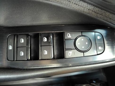 Used 2023 Nissan Rogue S FWD image 30