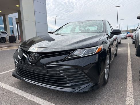 Used 2019 Toyota Camry LE image 1