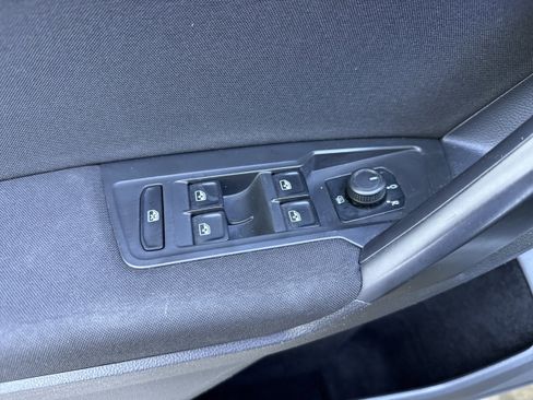 Used 2021 Volkswagen Tiguan S image 7