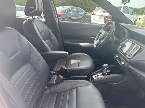Used 2019 Nissan Kicks SR w/ SR Premium Package FWD image 22