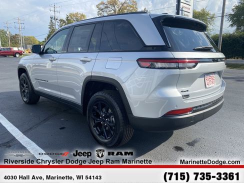 New 2025 Jeep Grand Cherokee Altitude image 7