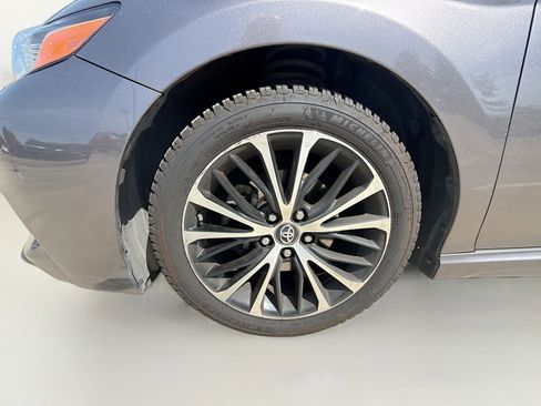 Used 2018 Toyota Camry SE w/ Moonroof Package FWD image 11