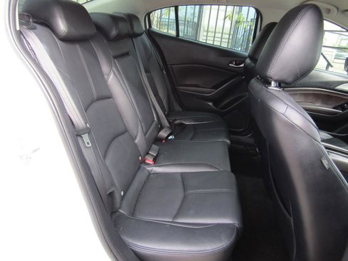 Used 2018 MAZDA MAZDA3 Touring image 12