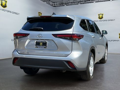 Used 2024 Toyota Highlander LE image 5