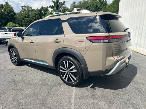 Used 2023 Nissan Pathfinder Platinum AWD/4WD image 8