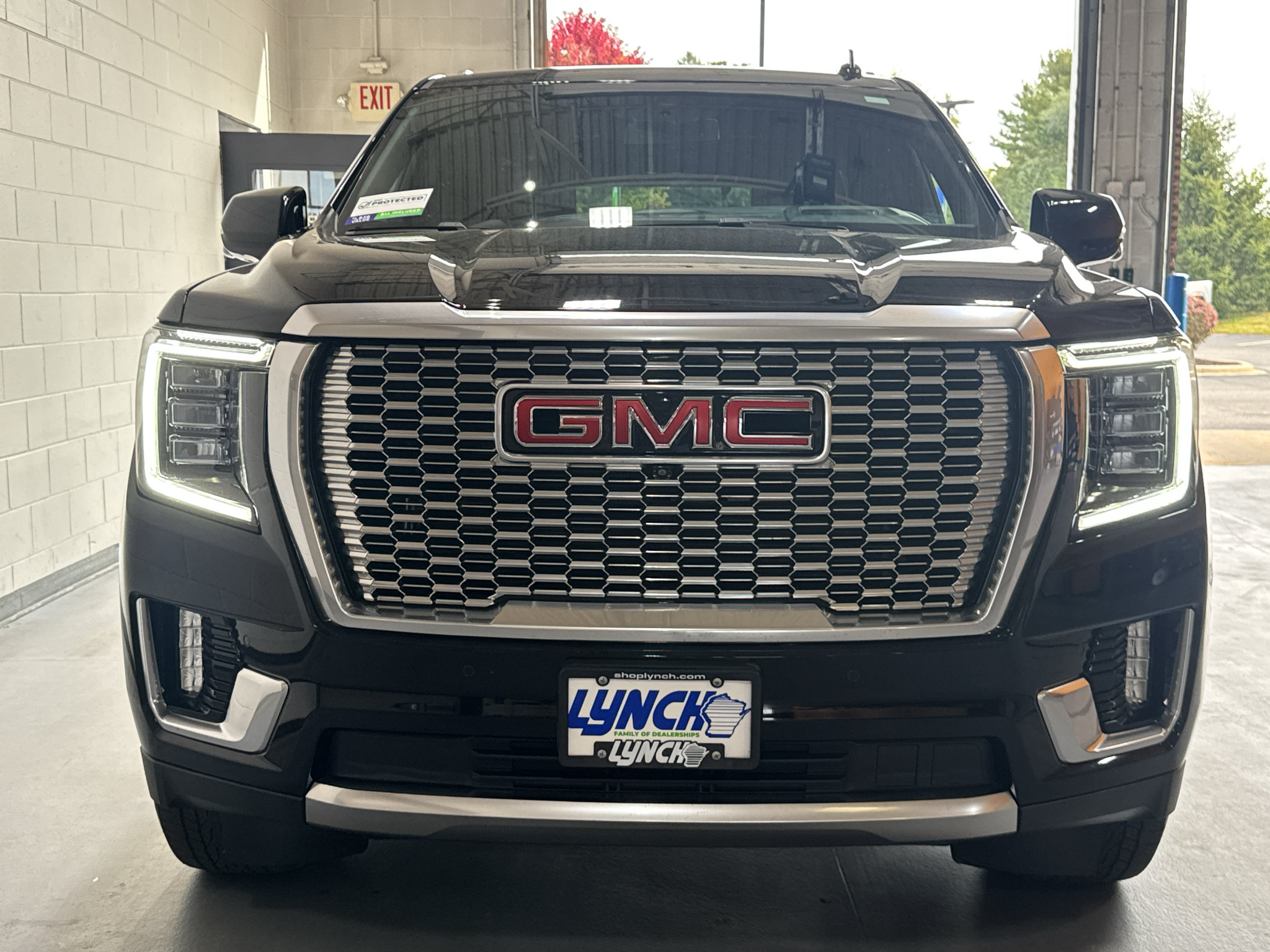 Used 2024 GMC Yukon Denali AWD/4WD image 8