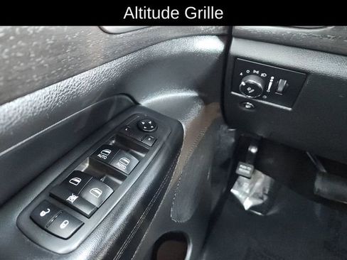 Used 2018 Jeep Grand Cherokee Altitude AWD/4WD image 36