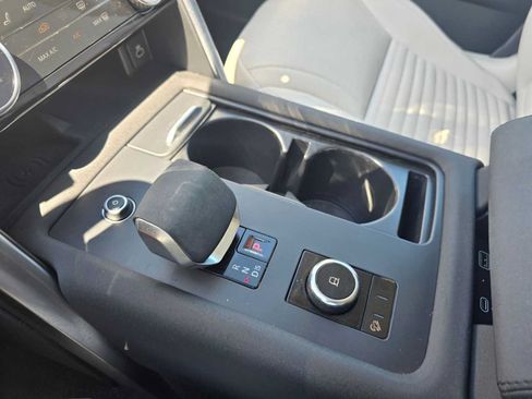 Used 2023 Land Rover Discovery S AWD/4WD image 33