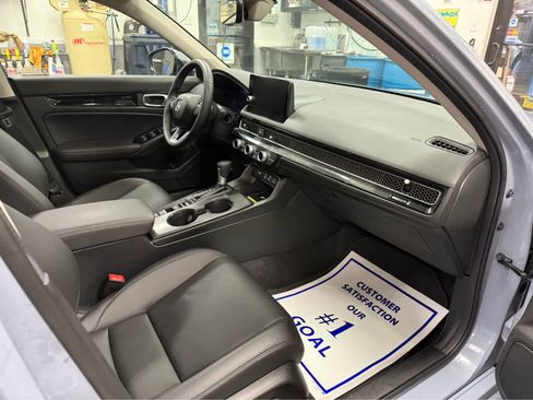 Used 2024 Honda Civic Touring image 30