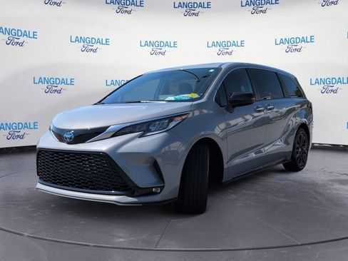Used 2024 Toyota Sienna XSE image 11