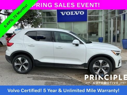 Used 2023 Volvo XC40 B4 Plus image 3