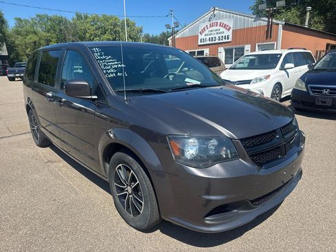 Used 2017 Dodge Grand Caravan SE FWD image 3
