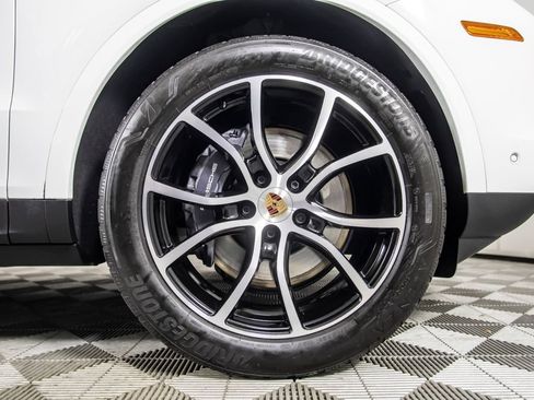 Used 2025 Porsche Cayenne AWD/4WD image 42