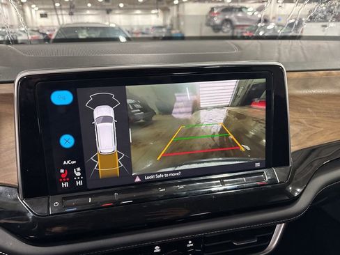 Used 2025 Volkswagen Atlas SE image 24