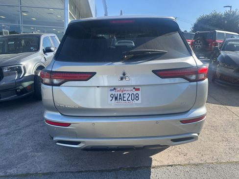 Used 2023 Mitsubishi Outlander SE image 5