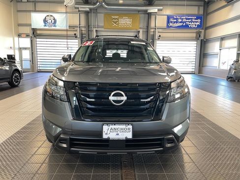 Used 2023 Nissan Pathfinder SV AWD/4WD image 2