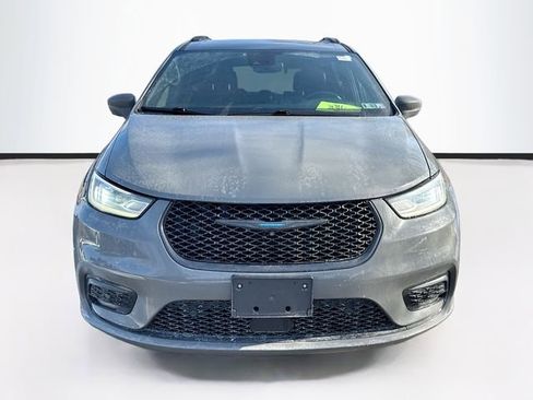 Used 2021 Chrysler Pacifica Touring-L w/ S Appearance Package image 2