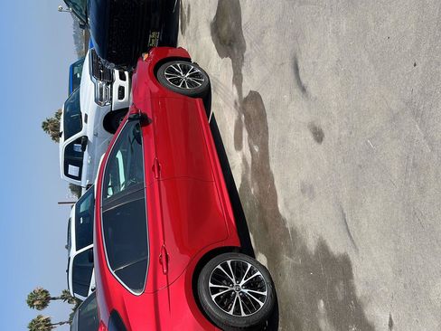 Used 2019 Toyota Camry SE w/ Convenience Package FWD image 3