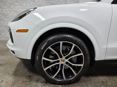 Used 2022 Porsche Cayenne Platinum Edition image 54