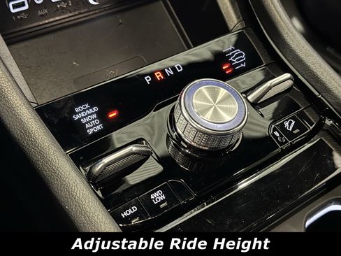 Used 2024 Jeep Grand Cherokee L Summit w/ High Altitude Package image 10